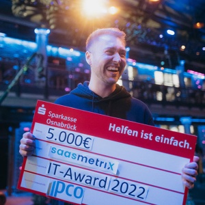 Marcel Banmann (saasmetrix) ist Gewinner des IT-Awards und erhält das Preisgeld i.H.v. 5.000€