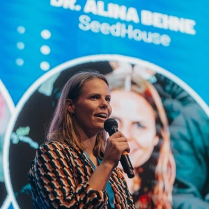 Dr. Alina Behne